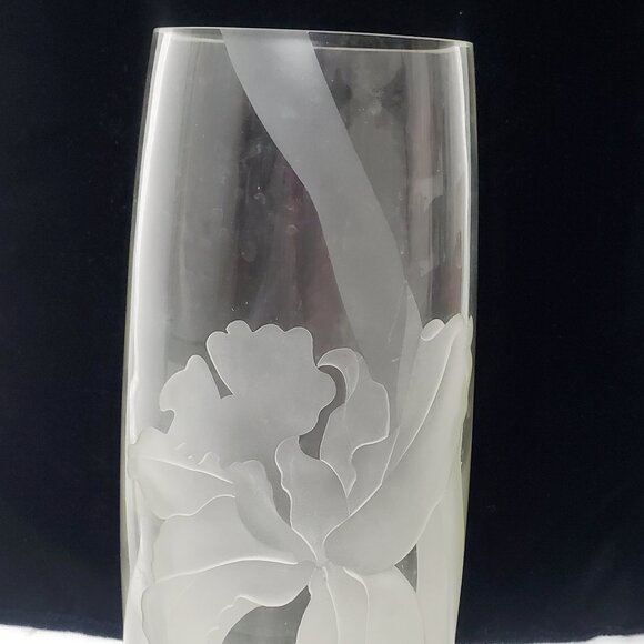 Vintage Dorothy Thorpe vase with an etched frosted orchid flower design - Picture 1 of 6
